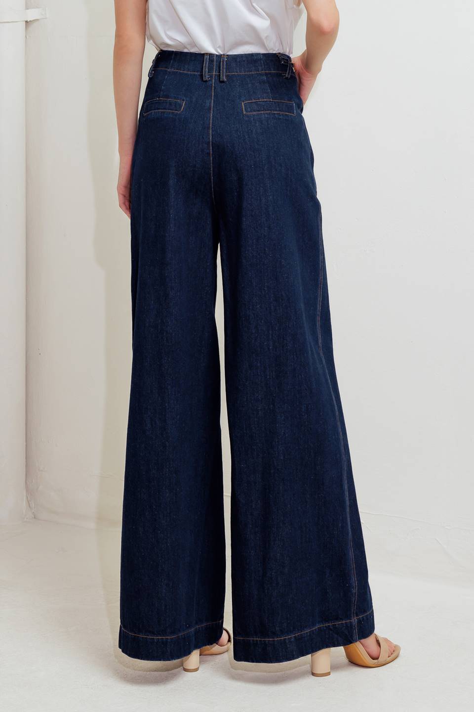 Carpenter Chic Wide-Leg Jeans